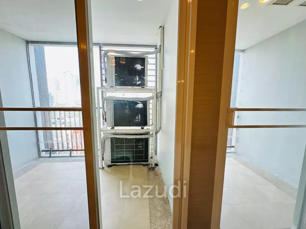 3 Beds 2 Baths 152 SQ.M 15 Sukhumvit Residence