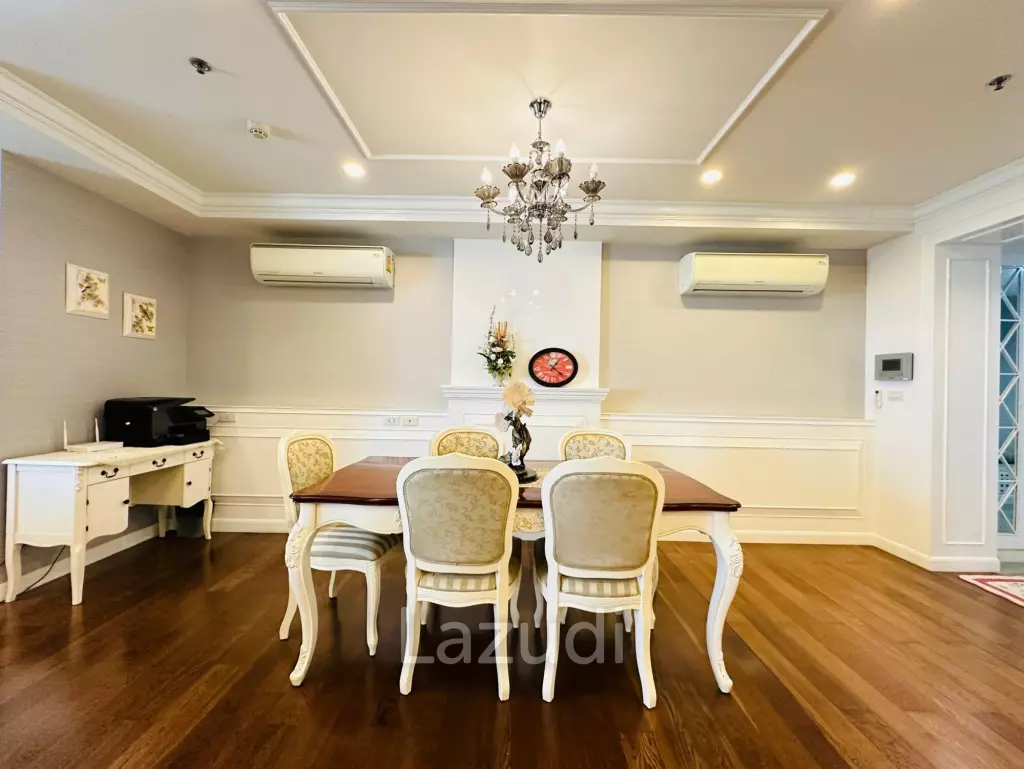 3 Beds 2 Baths 152 SQ.M 15 Sukhumvit Residence
