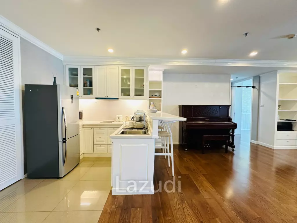3 Beds 2 Baths 152 SQ.M 15 Sukhumvit Residence