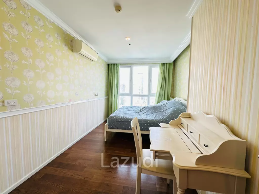 3 Beds 2 Baths 152 SQ.M 15 Sukhumvit Residence