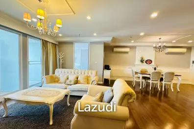 3 Beds 2 Baths 152 SQ.M 15 Sukhumvit Residence