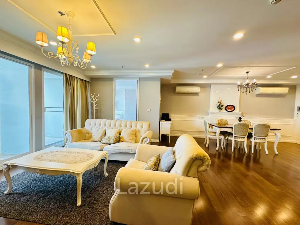 3 Beds 2 Baths 152 SQ.M 15 Sukhumvit Residence