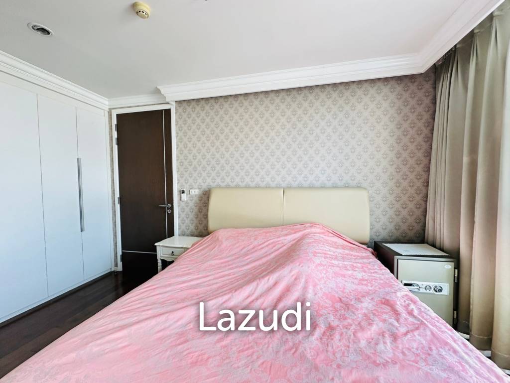 3 Beds 2 Baths 152 SQ.M 15 Sukhumvit Residence