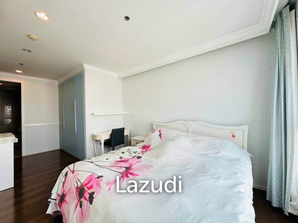 3 Beds 2 Baths 152 SQ.M 15 Sukhumvit Residence