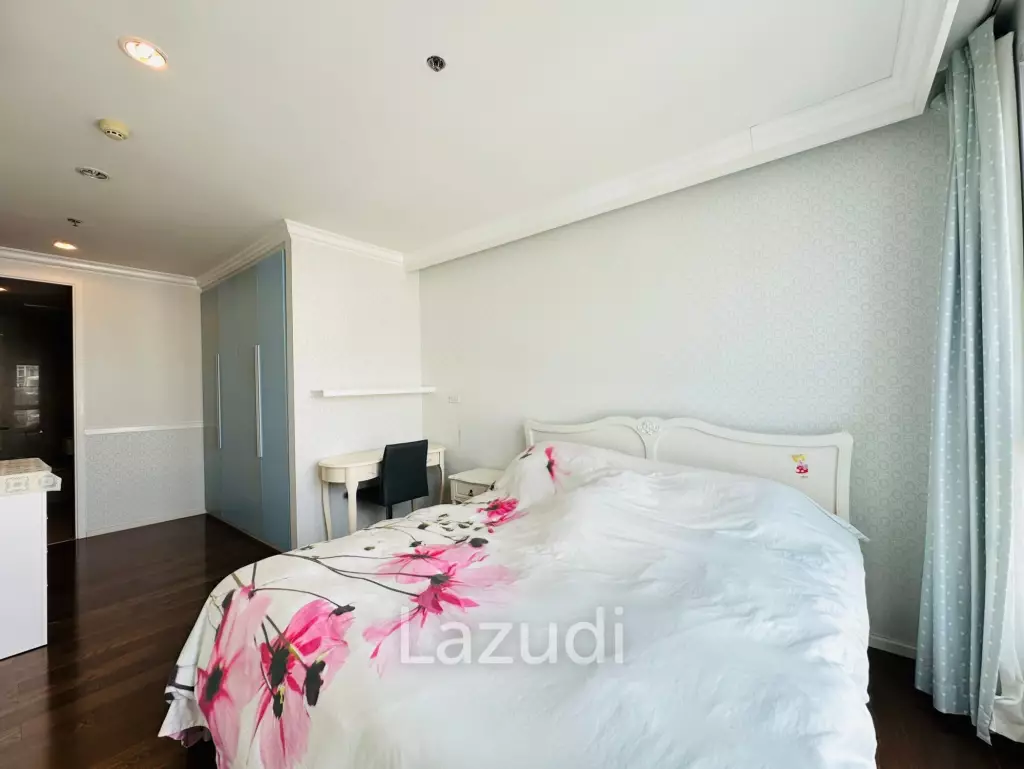 3 Beds 2 Baths 152 SQ.M 15 Sukhumvit Residence