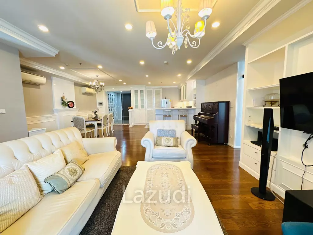 3 Beds 2 Baths 152 SQ.M 15 Sukhumvit Residence