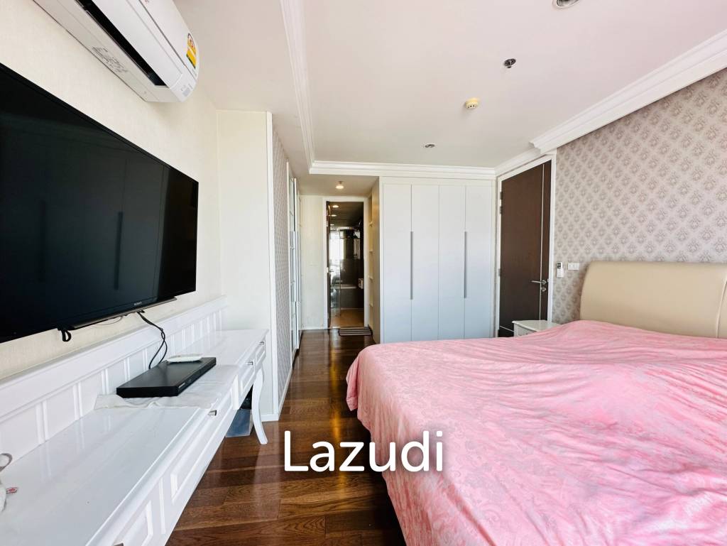 3 Beds 2 Baths 152 SQ.M 15 Sukhumvit Residence