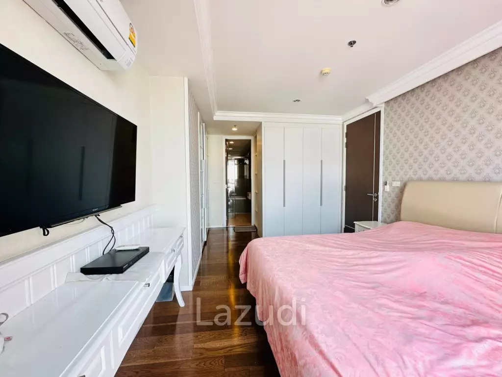 3 Beds 2 Baths 152 SQ.M 15 Sukhumvit Residence