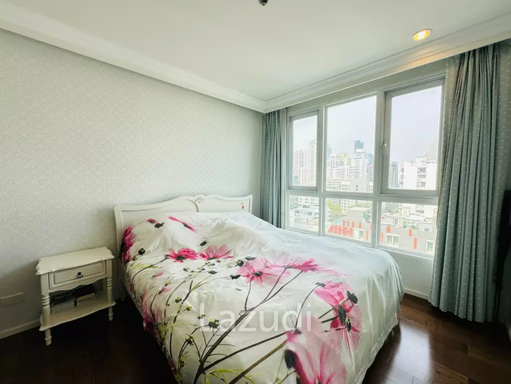 3 Beds 2 Baths 152 SQ.M 15 Sukhumvit Residence