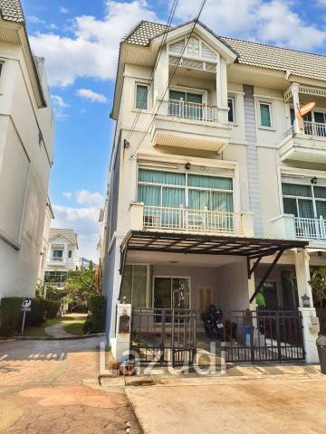 3 Bed 3 Bath 195 SQ.M at The Metro Rama 9