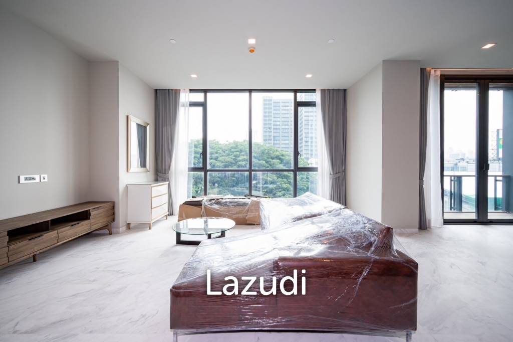 2 bed 3 bath 126 SQ.M The Monument Thonglor