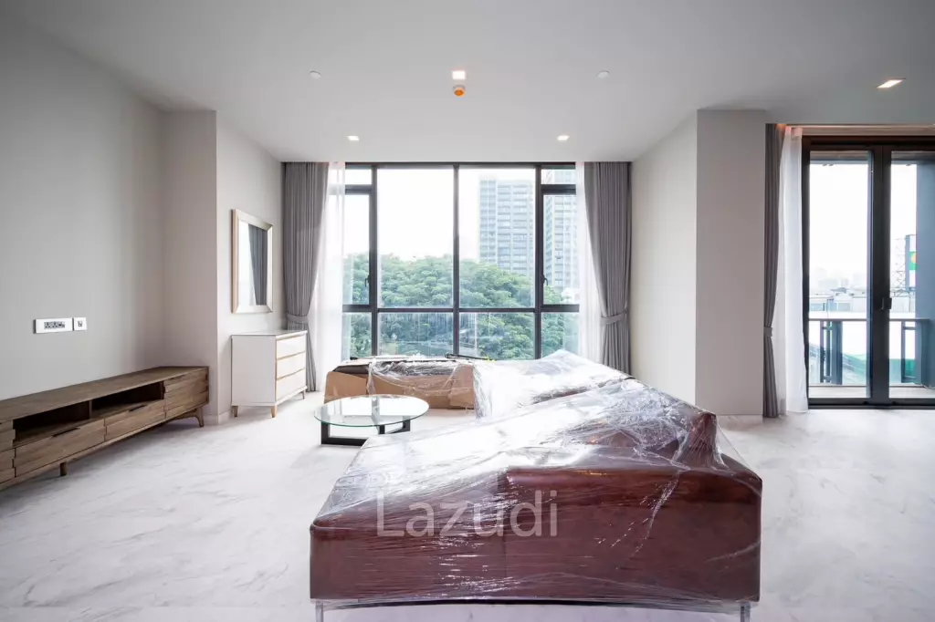 2 bed 3 bath 126 SQ.M The Monument Thonglor