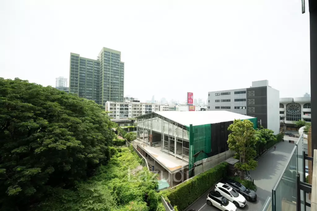 2 bed 3 bath 126 SQ.M The Monument Thonglor