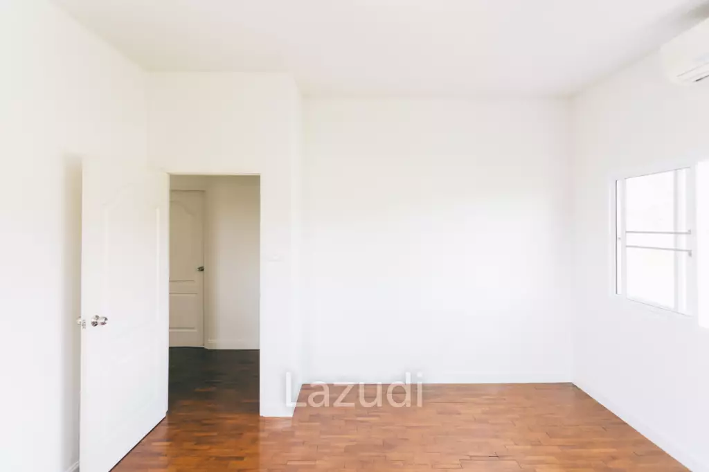 4 Bedrooms Large 2-storey House For Sale With Swimming Pool
