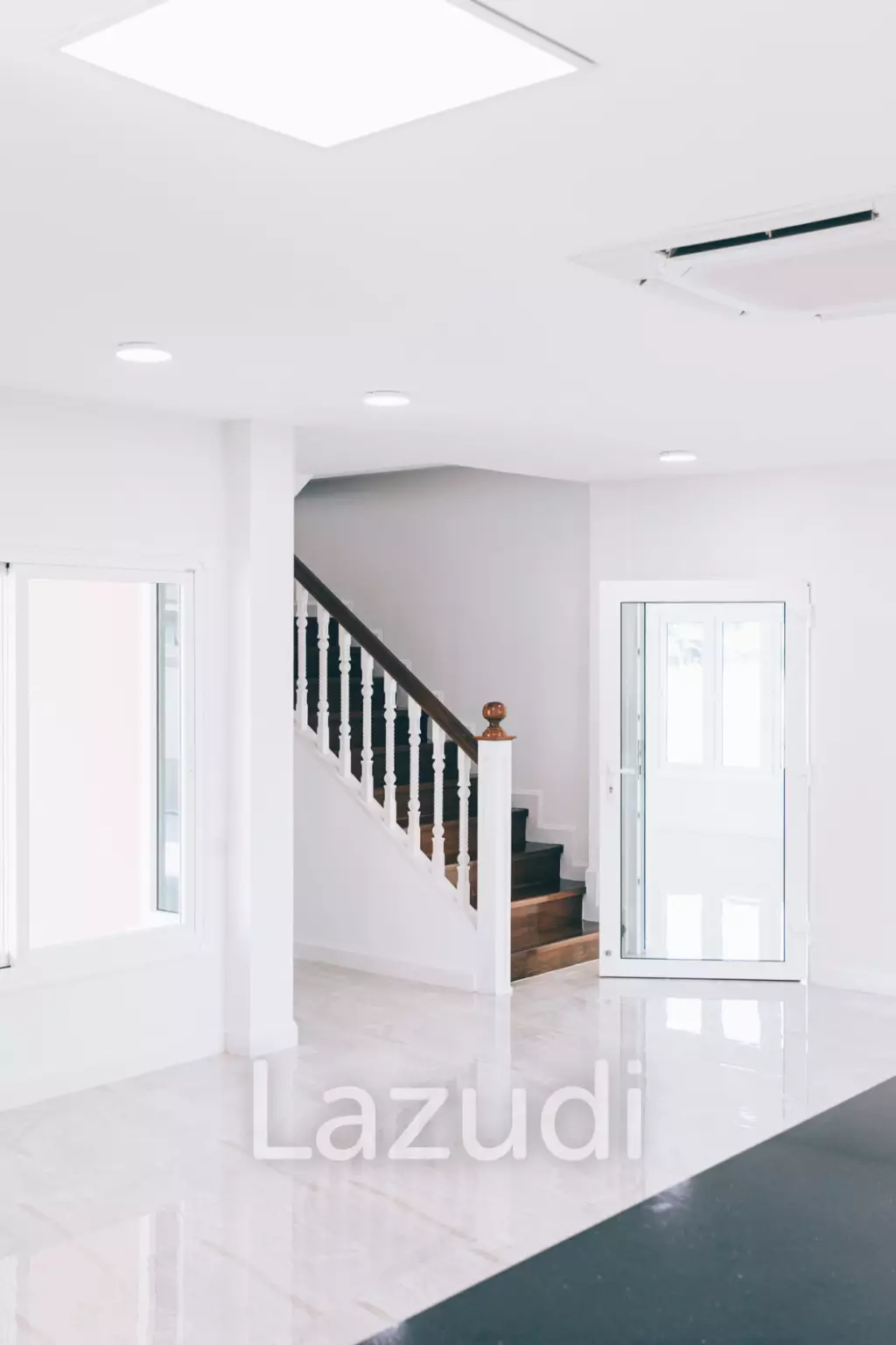 4 Bedrooms Large 2-storey House For Sale With Swimming Pool