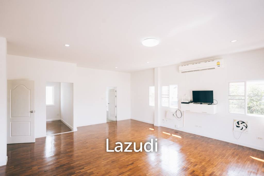 4 Bedrooms Large 2-storey House For Sale With Swimming Pool