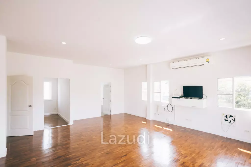 4 Bedrooms Large 2-storey House For Sale With Swimming Pool