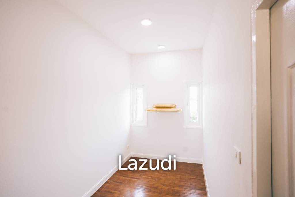 4 Bedrooms Large 2-storey House For Sale With Swimming Pool