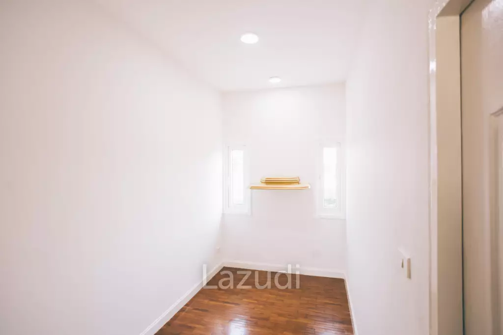 4 Bedrooms Large 2-storey House For Sale With Swimming Pool