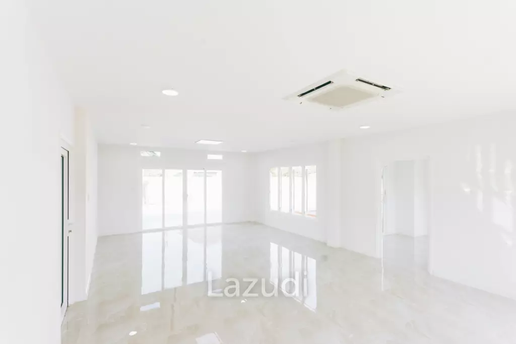 4 Bedrooms Large 2-storey House For Sale With Swimming Pool