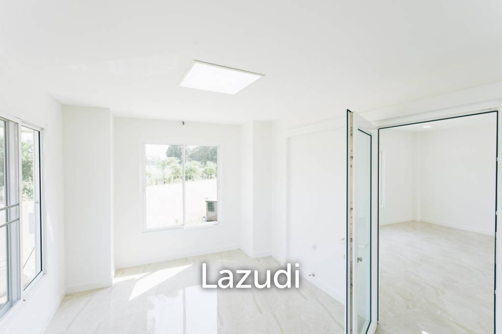 4 Bedrooms Large 2-storey House For Sale With Swimming Pool