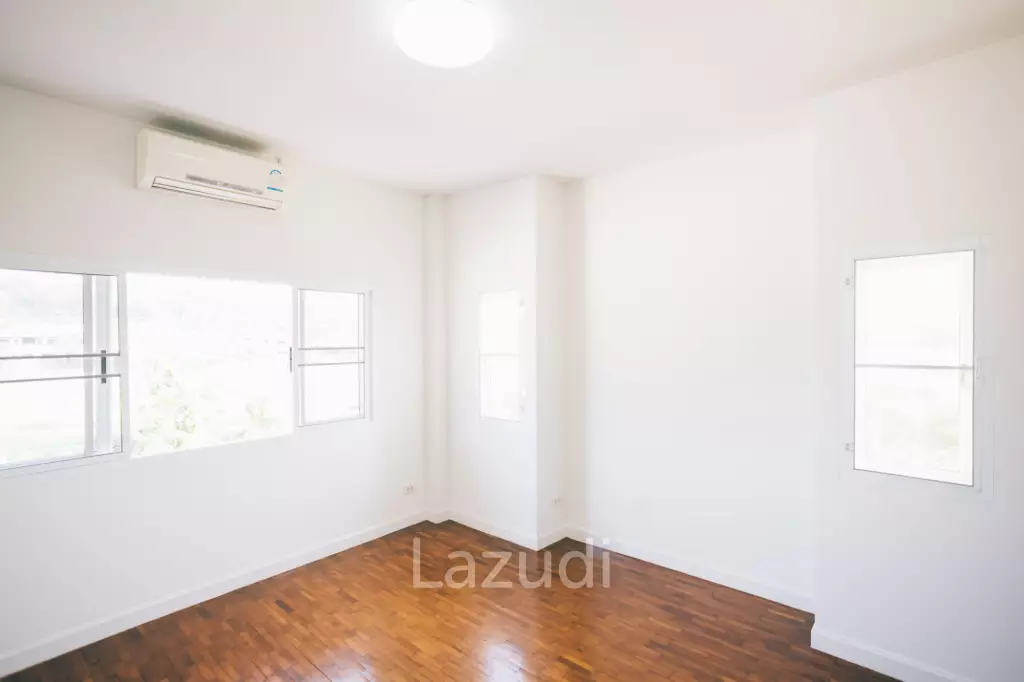 4 Bedrooms Large 2-storey House For Sale With Swimming Pool
