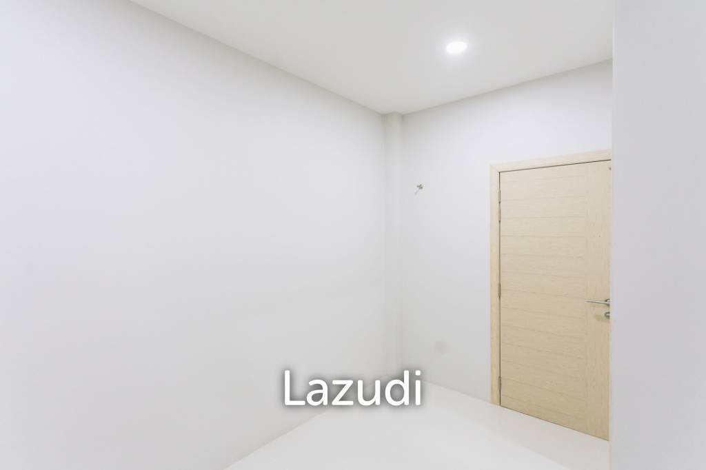4 Bedrooms Large 2-storey House For Sale With Swimming Pool