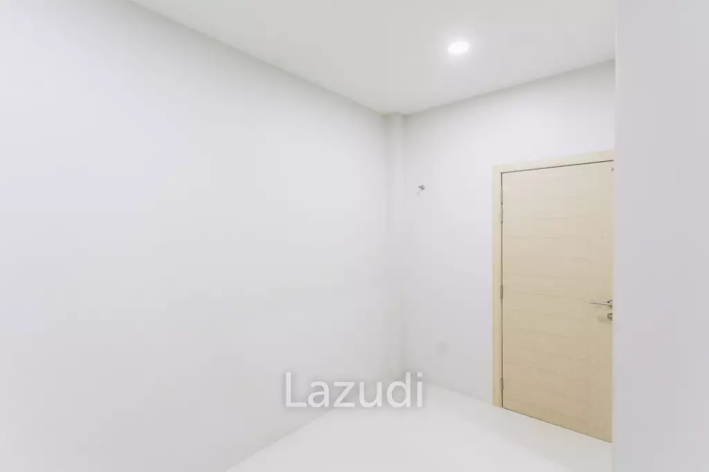 4 Bedrooms Large 2-storey House For Sale With Swimming Pool