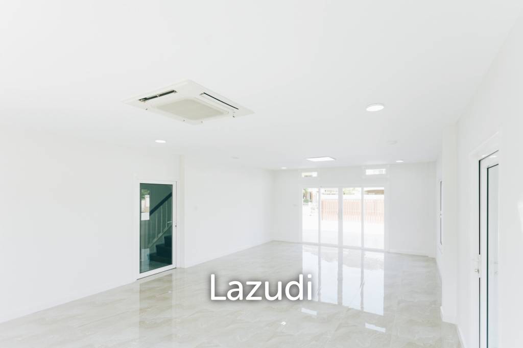 4 Bedrooms Large 2-storey House For Sale With Swimming Pool