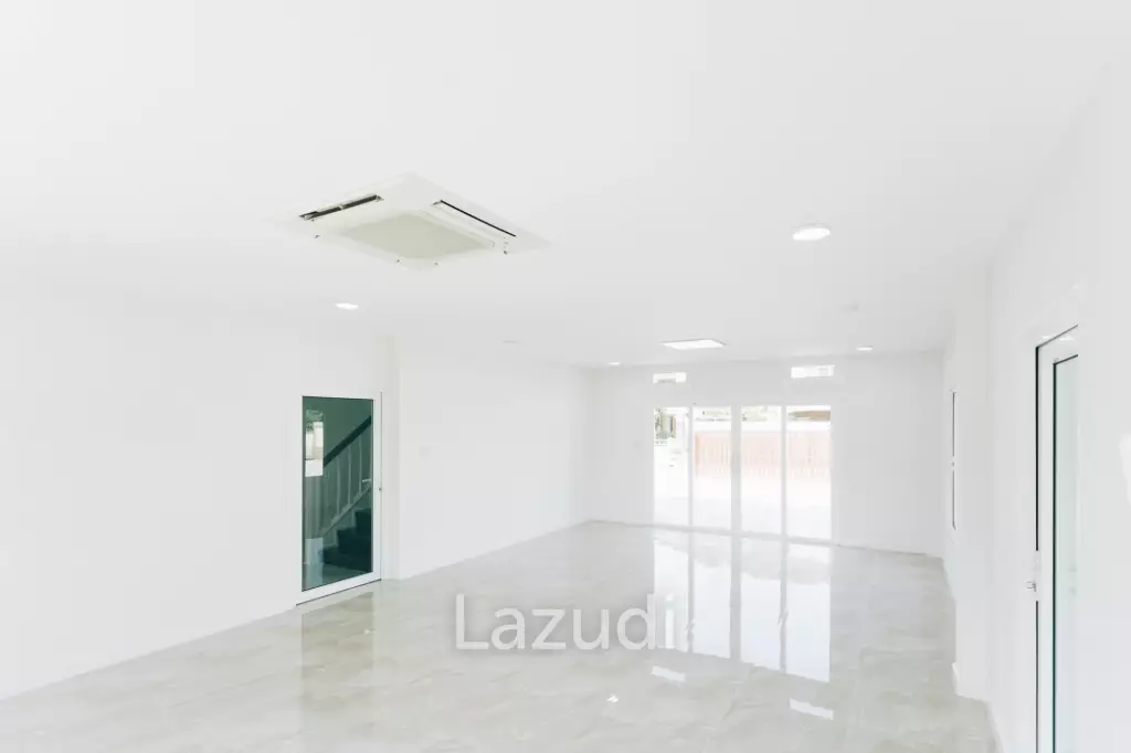 4 Bedrooms Large 2-storey House For Sale With Swimming Pool
