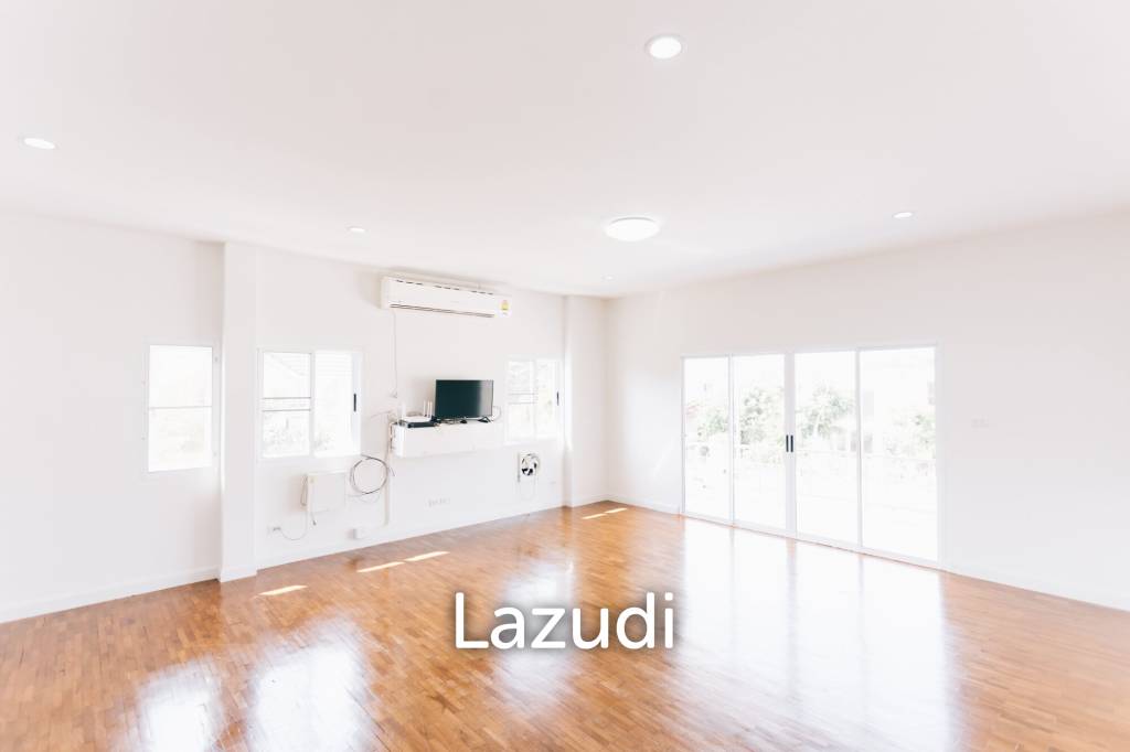 4 Bedrooms Large 2-storey House For Sale With Swimming Pool