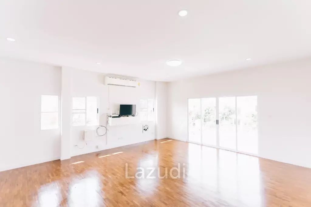 4 Bedrooms Large 2-storey House For Sale With Swimming Pool