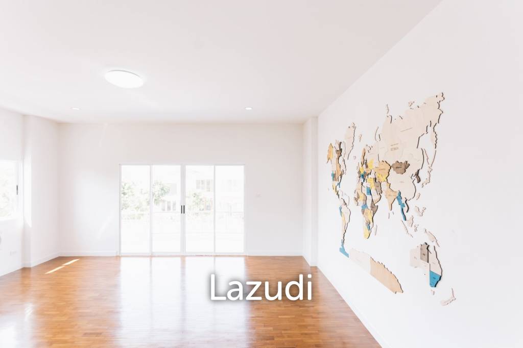 4 Bedrooms Large 2-storey House For Sale With Swimming Pool