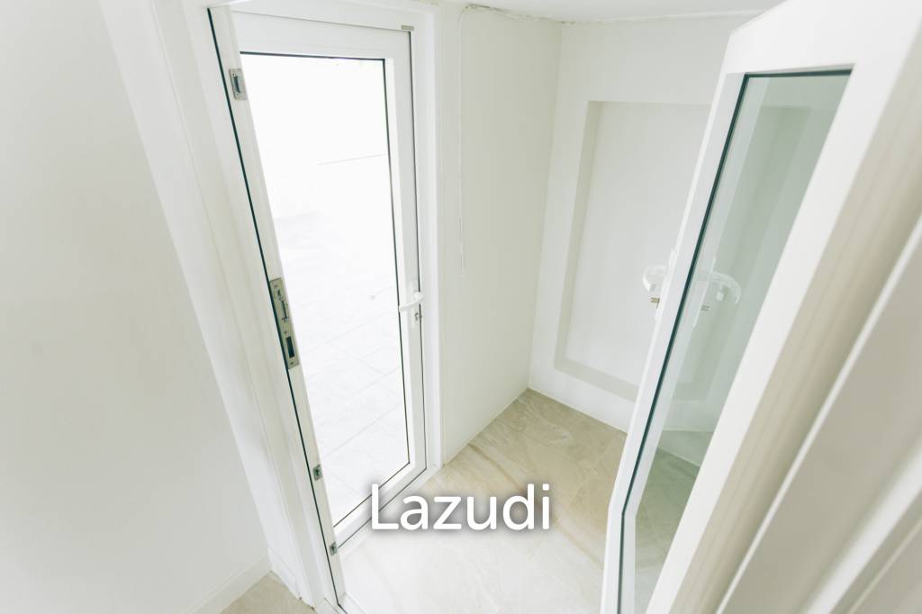 4 Bedrooms Large 2-storey House For Sale With Swimming Pool