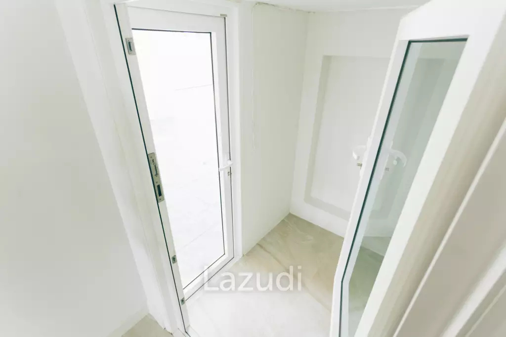 4 Bedrooms Large 2-storey House For Sale With Swimming Pool