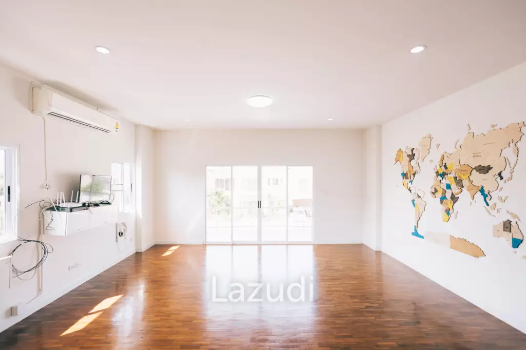 4 Bedrooms Large 2-storey House For Sale With Swimming Pool