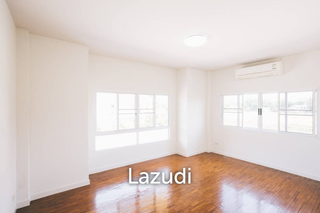 4 Bedrooms Large 2-storey House For Sale With Swimming Pool