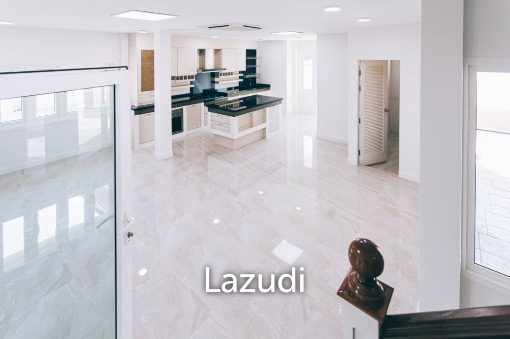 4 Bedrooms Large 2-storey House For Sale With Swimming Pool