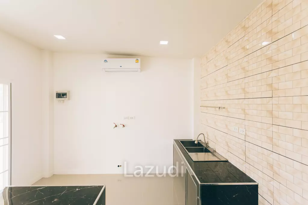 4 Bedrooms Large 2-storey House For Sale With Swimming Pool