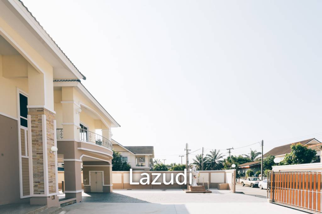 4 Bedrooms Large 2-storey House For Sale With Swimming Pool