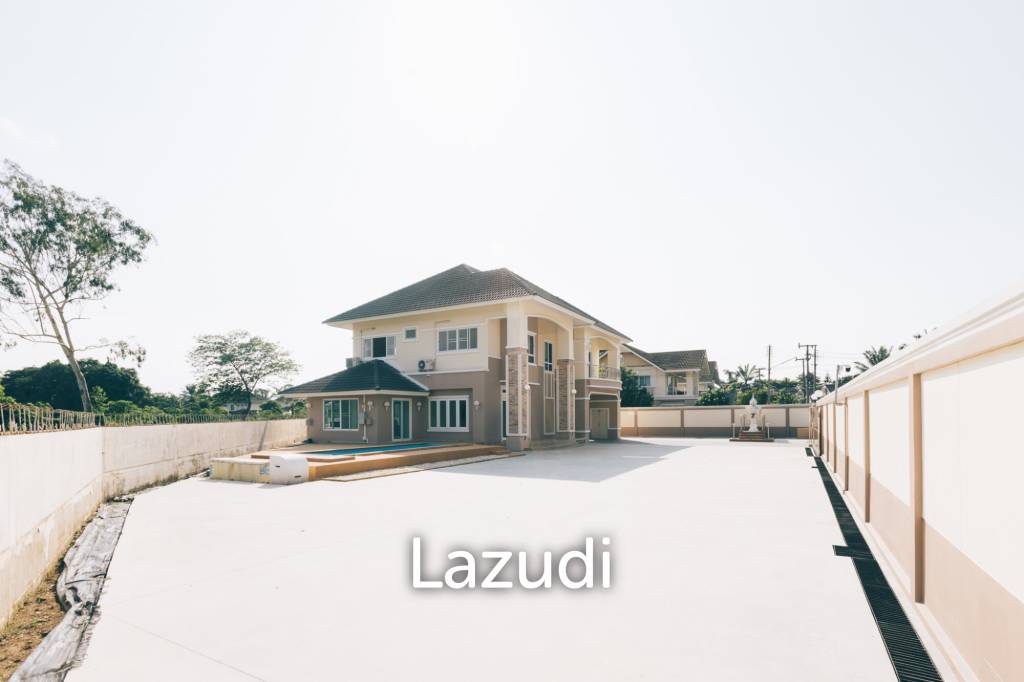 4 Bedrooms Large 2-storey House For Sale With Swimming Pool