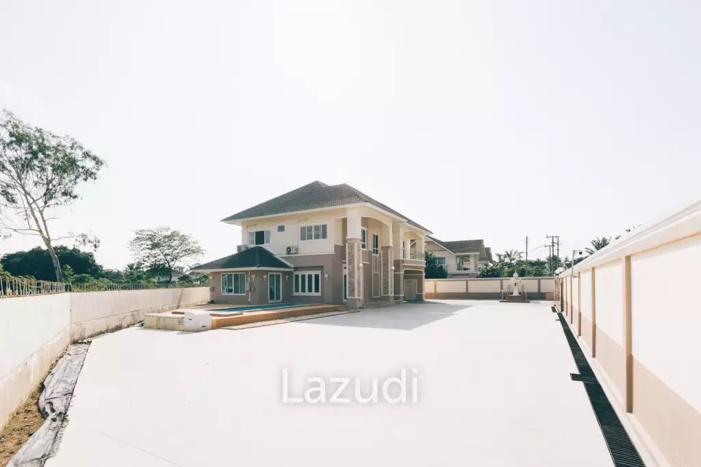 4 Bedrooms Large 2-storey House For Sale With Swimming Pool