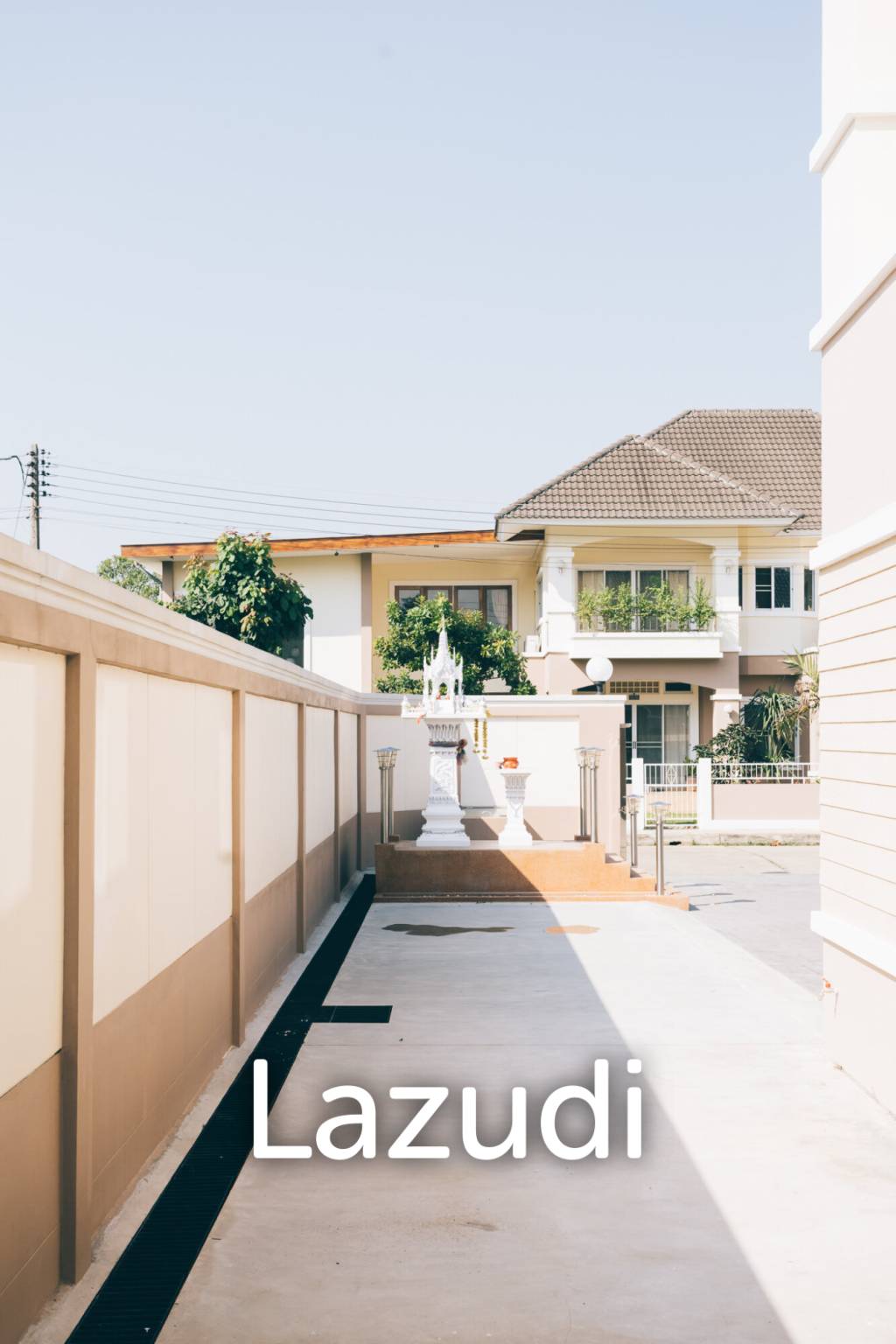 4 Bedrooms Large 2-storey House For Sale With Swimming Pool