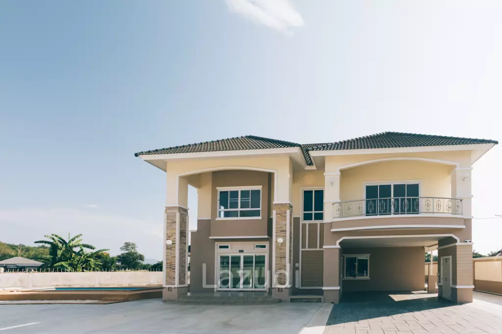 4 Bedrooms Large 2-storey House For Sale With Swimming Pool