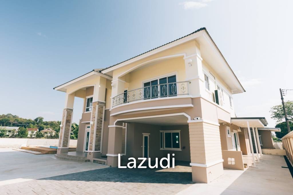 4 Bedrooms Large 2-storey House For Sale With Swimming Pool