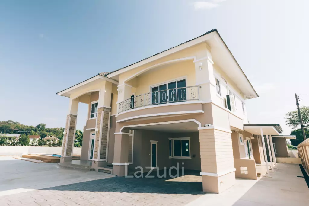 4 Bedrooms Large 2-storey House For Sale With Swimming Pool