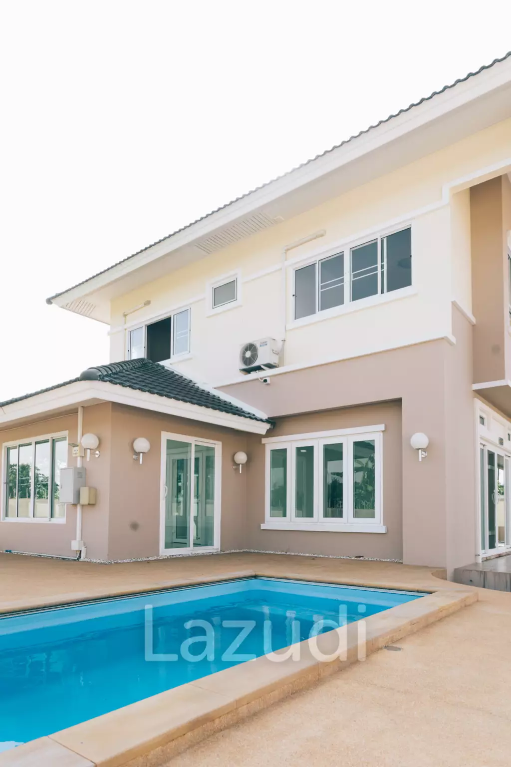4 Bedrooms Large 2-storey House For Sale With Swimming Pool