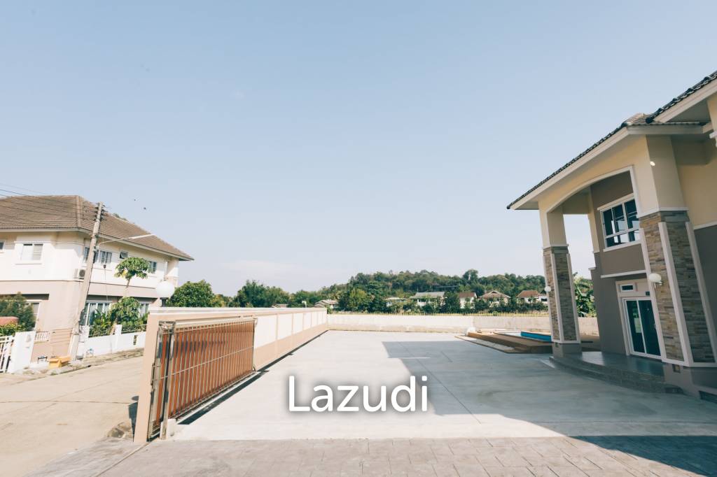 4 Bedrooms Large 2-storey House For Sale With Swimming Pool