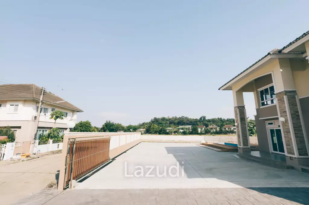 4 Bedrooms Large 2-storey House For Sale With Swimming Pool