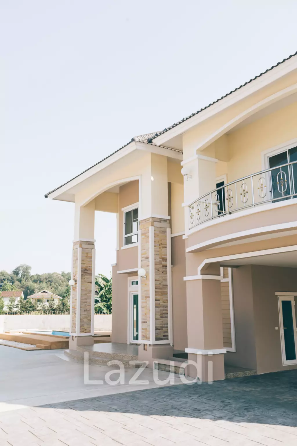 4 Bedrooms Large 2-storey House For Sale With Swimming Pool